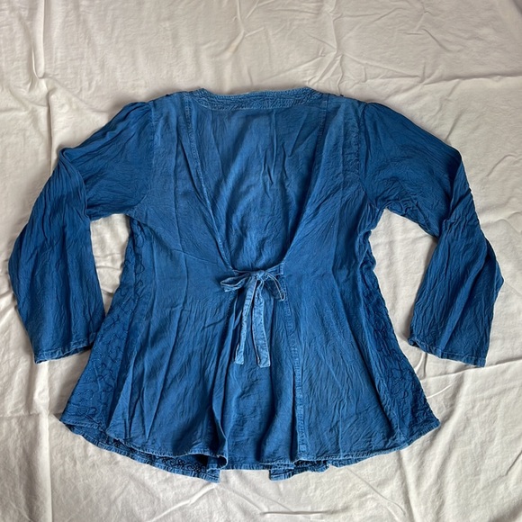 Raiment Fashions Inc. New York button blouse - Picture 11 of 12